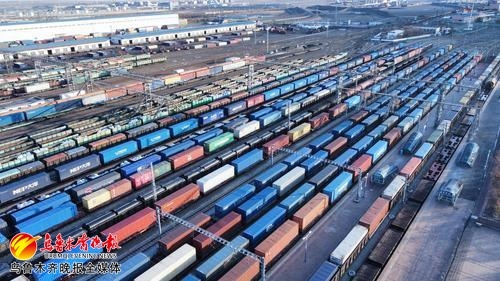 中國—哈薩克斯坦國境鐵路口岸中歐班列集裝箱換裝作業技能競賽圓滿結束