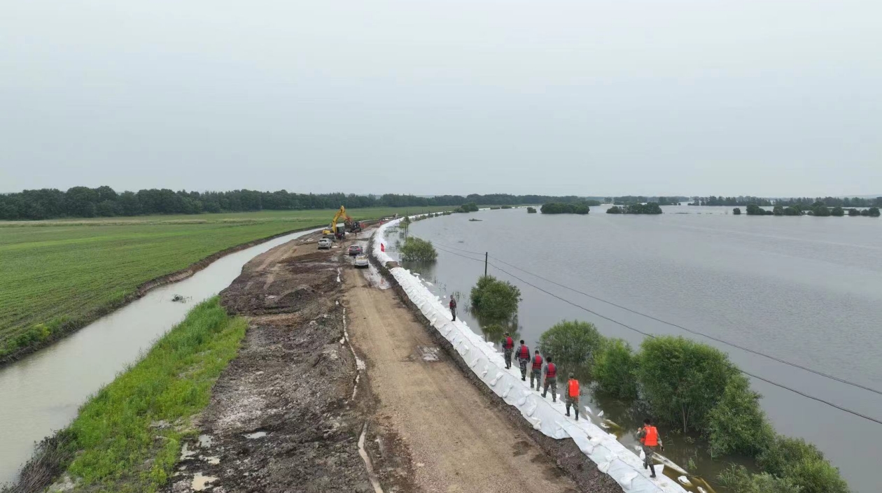 烏蘇里江八五九段洪峰安全過境 干群合力顯擔當