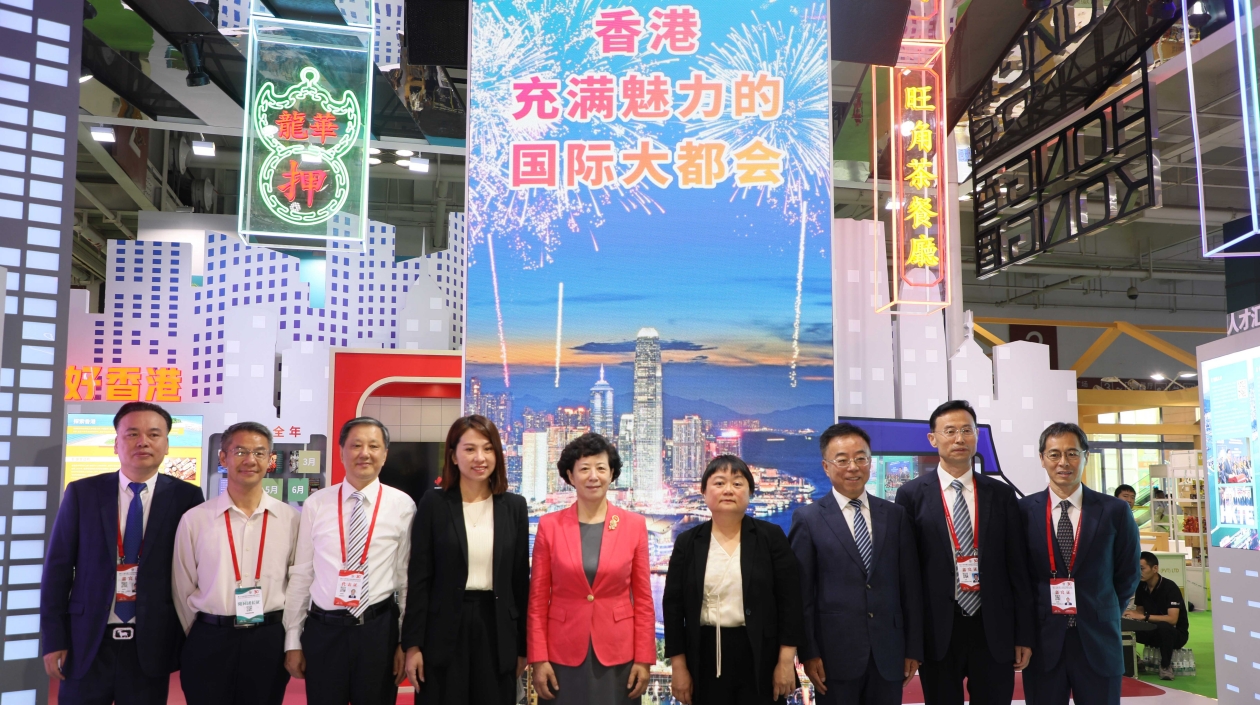 第30屆蘭洽會啟幕：「香港：充滿魅力的國際大都會」開展
