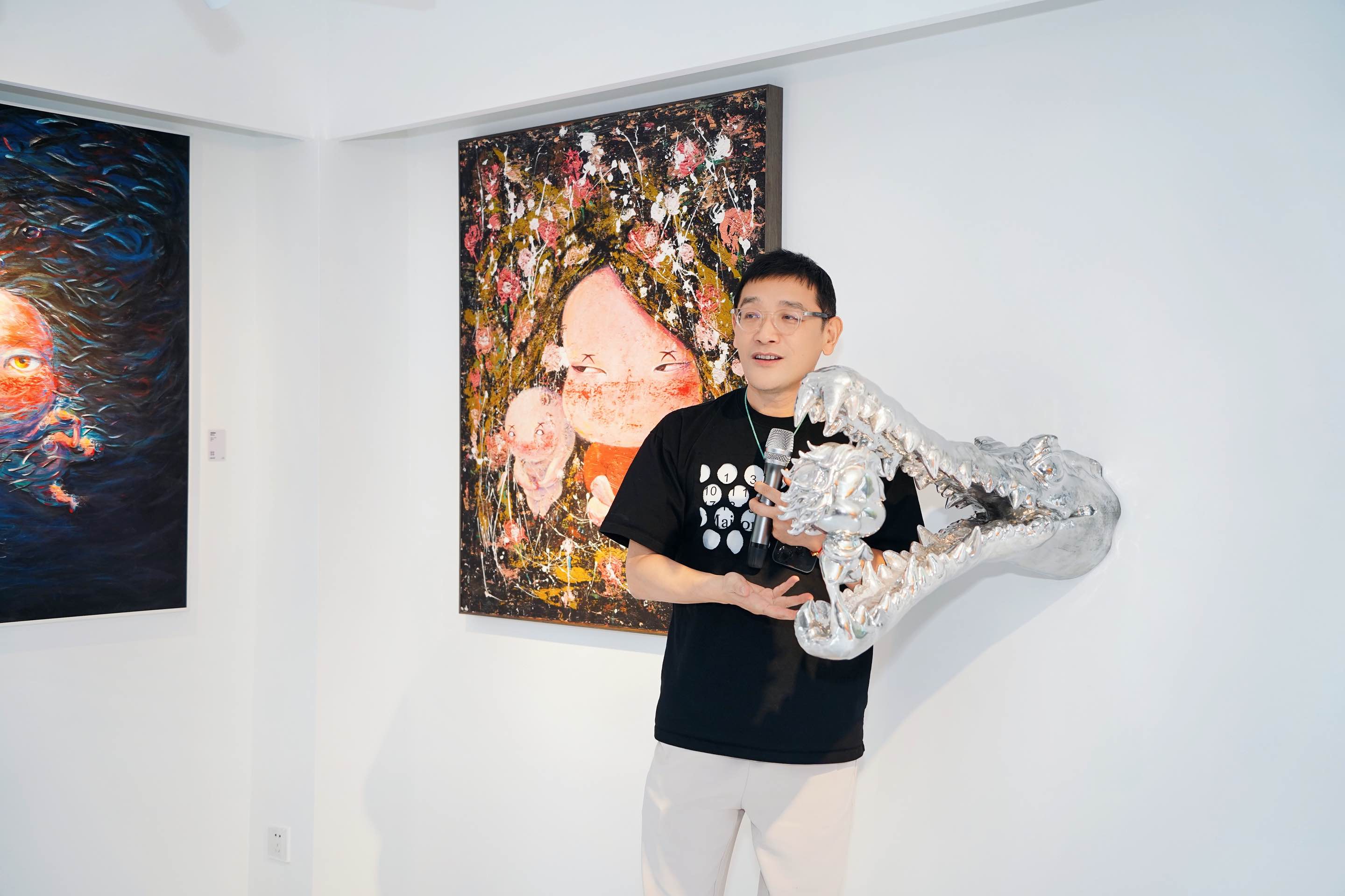 賈偉全系作品首次亮相武漢 現身分享創作經歷