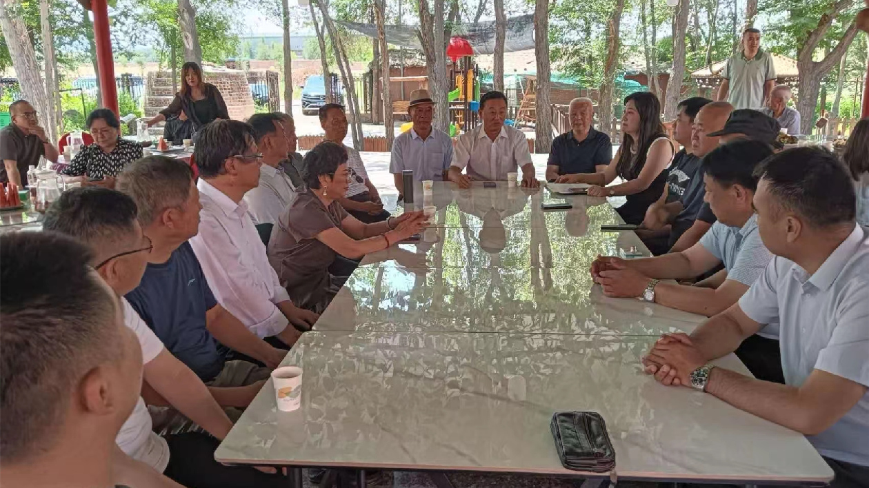 籌劃新布局 再譜新篇章 新疆河南工商企業聯合會舉行新會員入會授牌儀式暨籌劃未來發展座談會