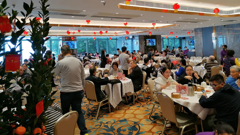 【商報圖說】食肆生意：勝疫時 未復勇