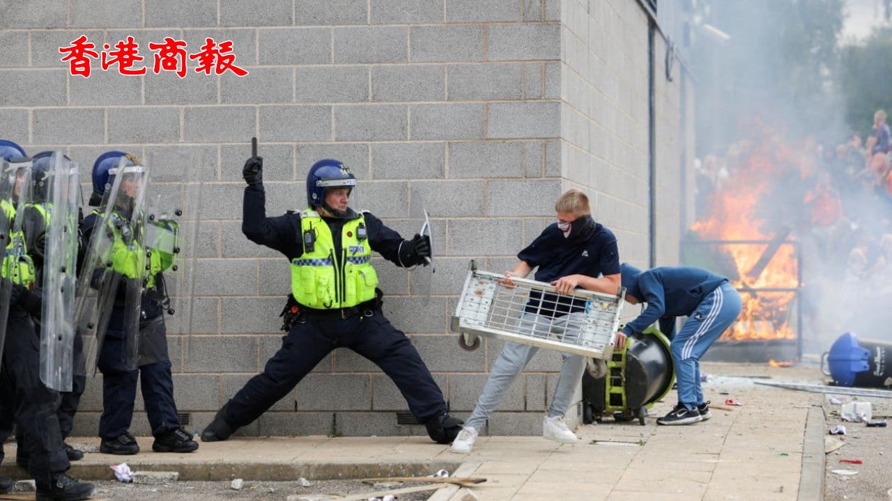 有片丨騷亂席捲整個英國 馬斯克：英國「內戰不可避免」