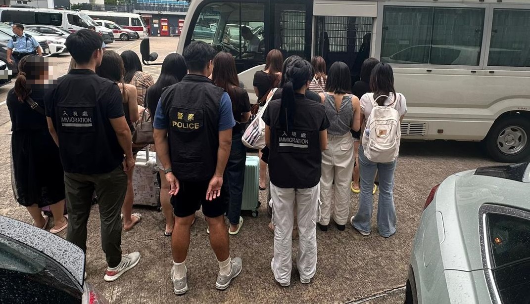 警方荃灣掃黃拘10名內地女