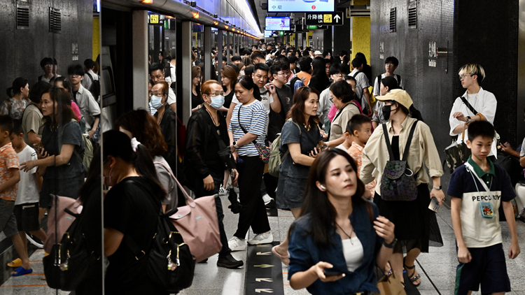 港鐵上半年總乘客量超過9.5億人次 按年增4.8% 本地及過境鐵路服務乘客量持續回升