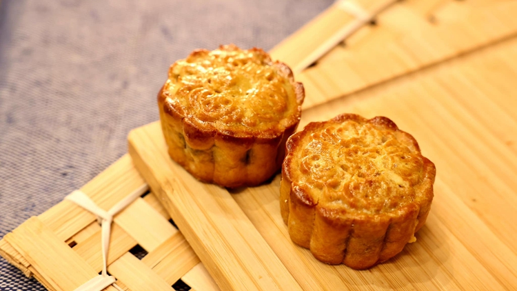 李家超、鄧炳強及蔡若蓮發文齊祝大家中秋節快樂！