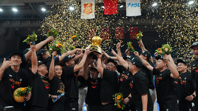 FMVP琼斯狂轟50分 場數4:1挫安徽文一 香港金牛創歷史贏NBL總冠軍