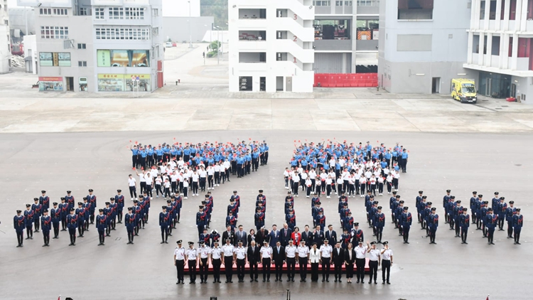 消防處舉行國慶大匯操 鄧炳強勉勵青年積極裝備自己 成為棟樑之才