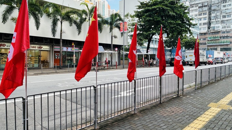 深水埗逾10支國旗及區旗旗杆疑遭破壞 警方列刑毀案處理