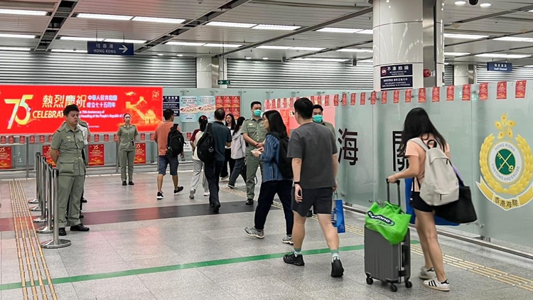 海關啟動跨部門指揮中心 迎接國慶黃金周訪港旅客