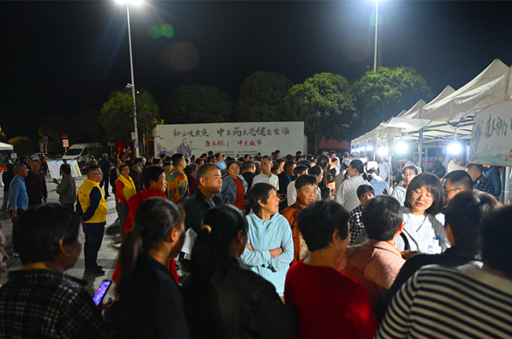 「接診式」擺攤「沉浸式」體驗  皖祁門中醫夜市連辦9場