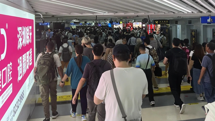 大批市民北上逼爆口岸 運輸署：已聯絡公共運輸營辦商加大運力