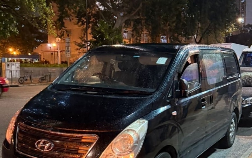 警方葵涌掃毒拘兩男 檢7萬元太空油