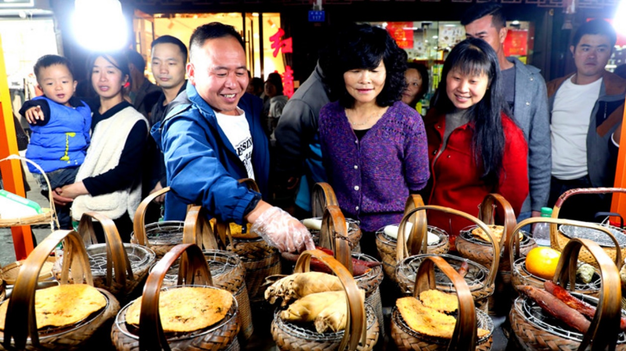 皖歙縣：古城夜市苞蘆香