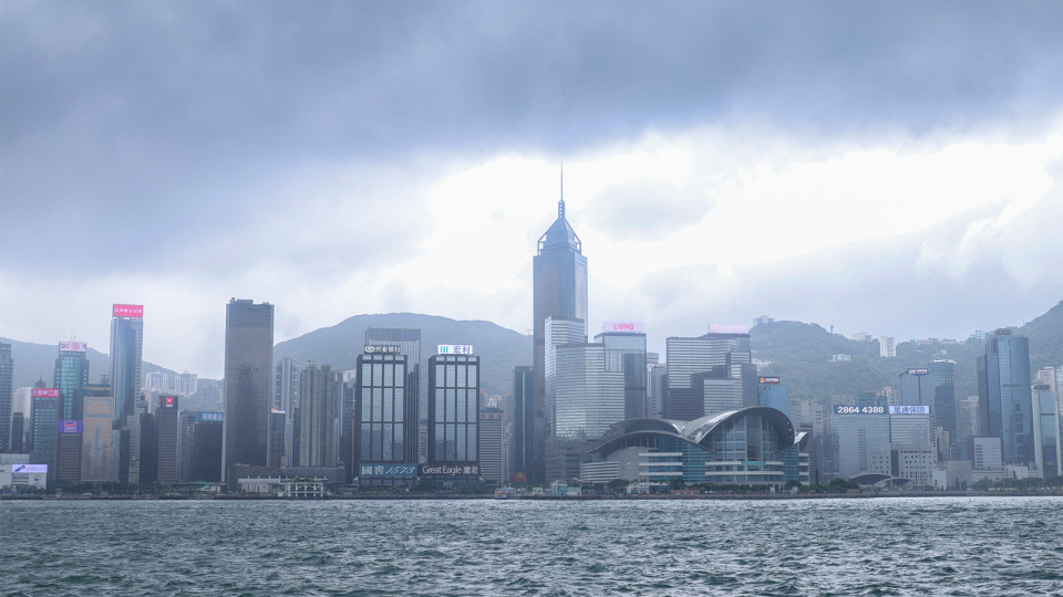 桃芝襲港 | 天文台：今晚11點10分改發8號風球 教育局宣布明天全港停課