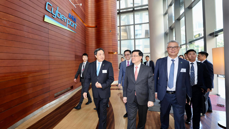 李家超視察人工智能超算中心 指透過全方位策略完善創科生態圈