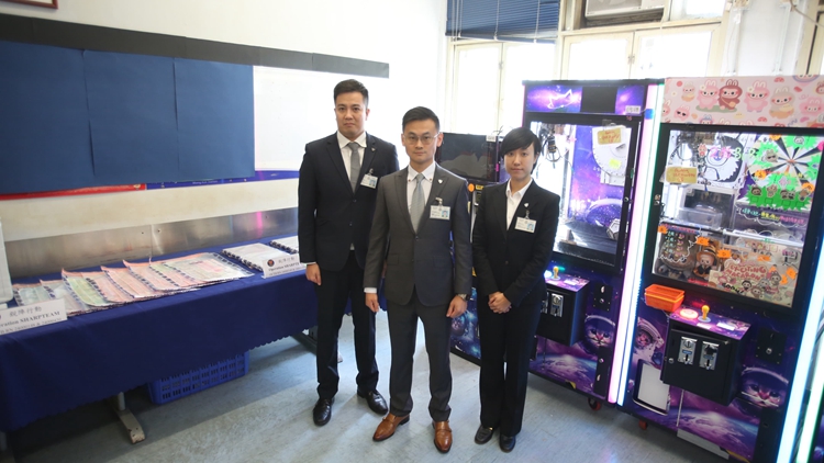 警方打擊黑社會操控賭博場所 拘捕110人 首次發現夾公仔機賭檔