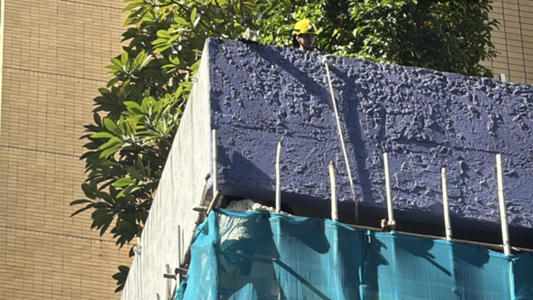 工程三判拖欠9至11月薪金 灣仔有工人追薪不果危站6樓棚架