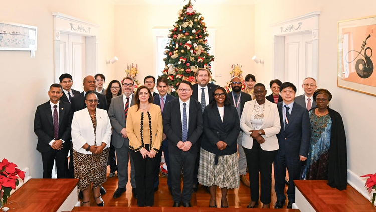 陳國基鼓勵訪港12國代表團積極利用香港營商環境開拓商機