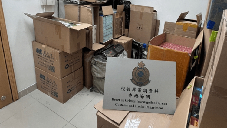 海關荃灣搗破私煙倉庫 拘無業男 檢值140萬元私煙