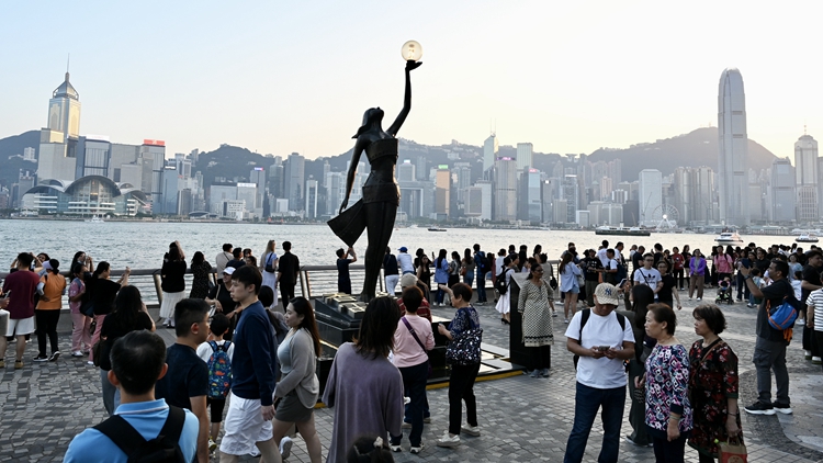 首10月3670萬人次旅客訪港 按年增37% 料明年上半年制定旅遊熱點推進項目