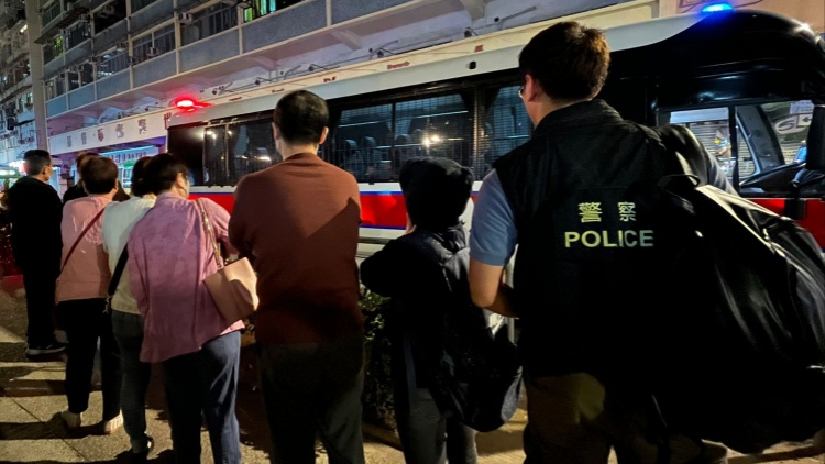 警方黃大仙破非法賭場 拘捕9名男女