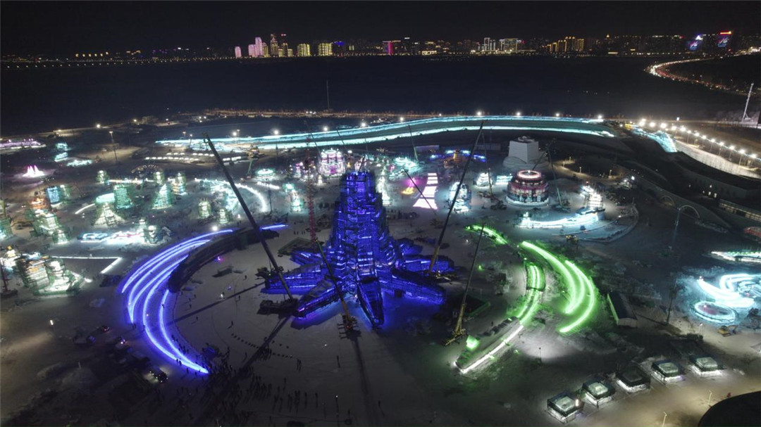 有片｜主塔封頂！第二十六屆哈爾濱冰雪大世界「亞洲同心」即將璀璨登場