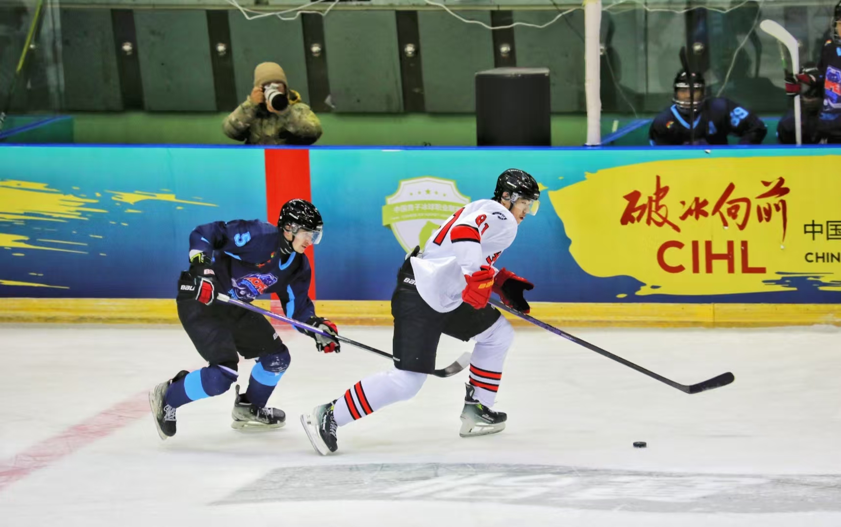 黑龍江齊齊哈爾市青聯為「冰球賽」吶喊助威