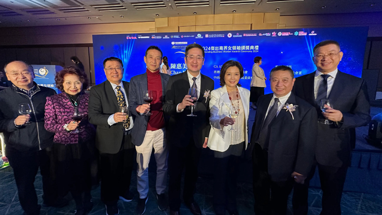 鳳凰衛視著名評論員李煒：香港女中翹楚多