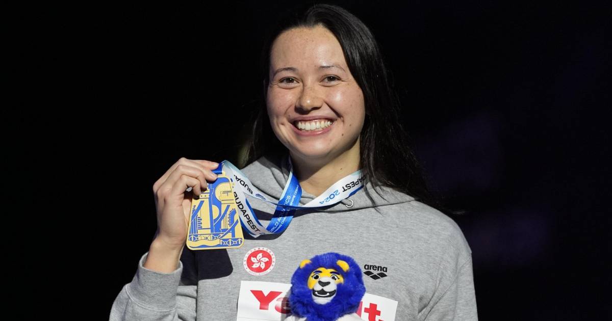 何詩蓓短池世錦賽200米自由泳奪金 羅淑佩祝賀：展現名將實力