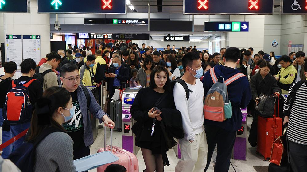 聖誕逾116萬人次出入境 當中逾69萬人次出境