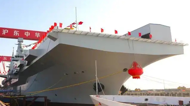 中國海軍076兩棲攻擊艦首艦在上海下水 命名為「四川艦」 舷號「51」
