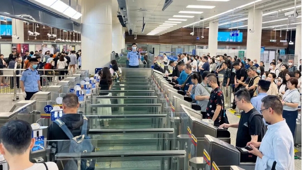 元旦假期預計日均205萬人次出入境 