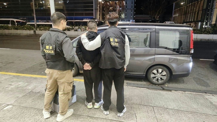 警方觀塘掃毒拘33歲男子 檢值5萬元大麻花及大麻油