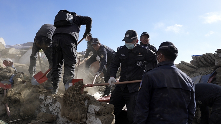 岑浩輝致函慰問西藏定日縣地震災民 指積極支持各項救援工作