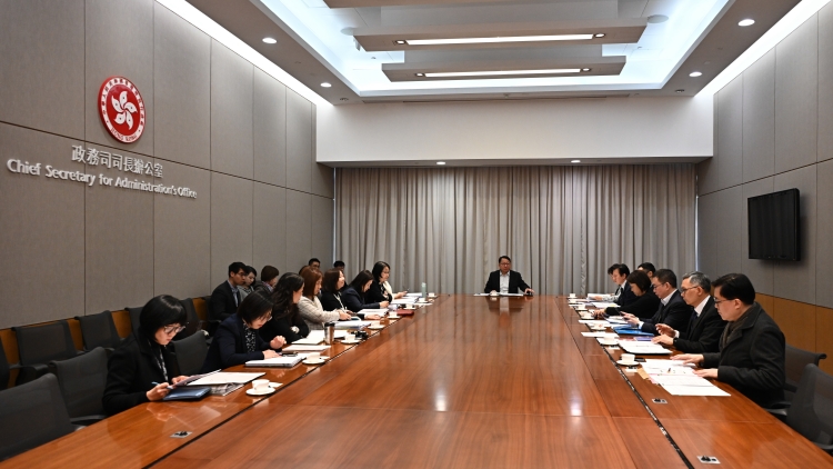 入境處估內地春節黃金周867萬人次進出香港 政府將協調口岸及加強公共運輸配套