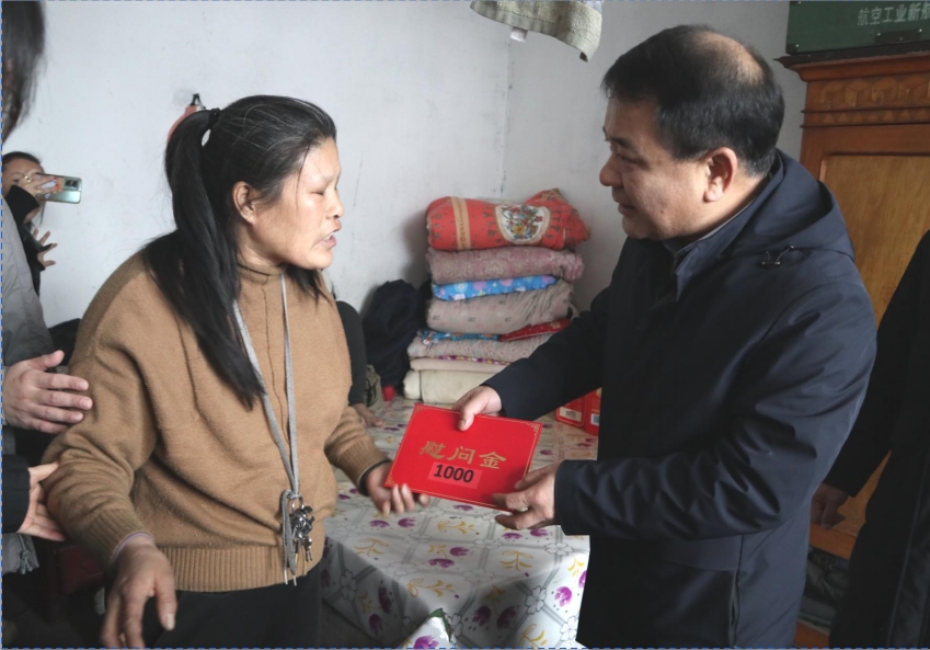 哈市平房區政協領導走訪慰問困難群眾企業專家和公安幹警家屬