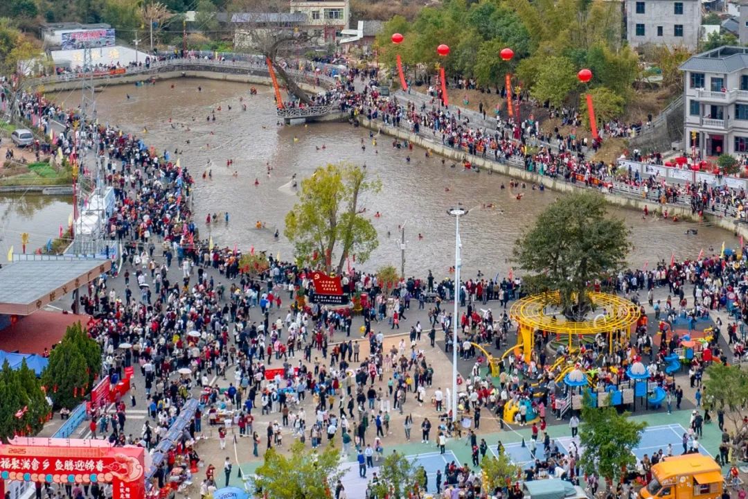 畲鄉「漁」樂無限  河源東源舉行「汶水塘捕魚節」