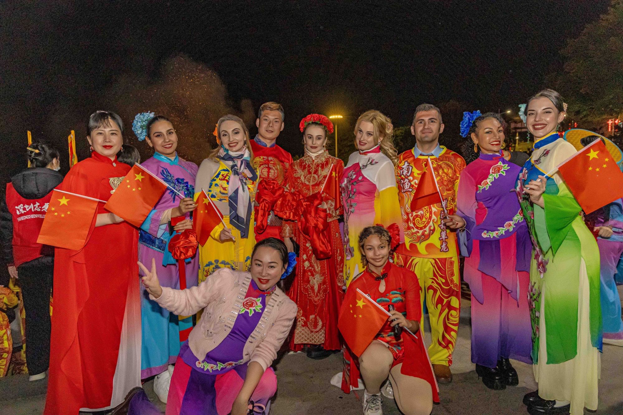 有片 |「中國風」+「國際范」 「請來東方聖托里尼國際藝術嘉年華」與「舞草龍」在深圳南澳驚艷碰撞