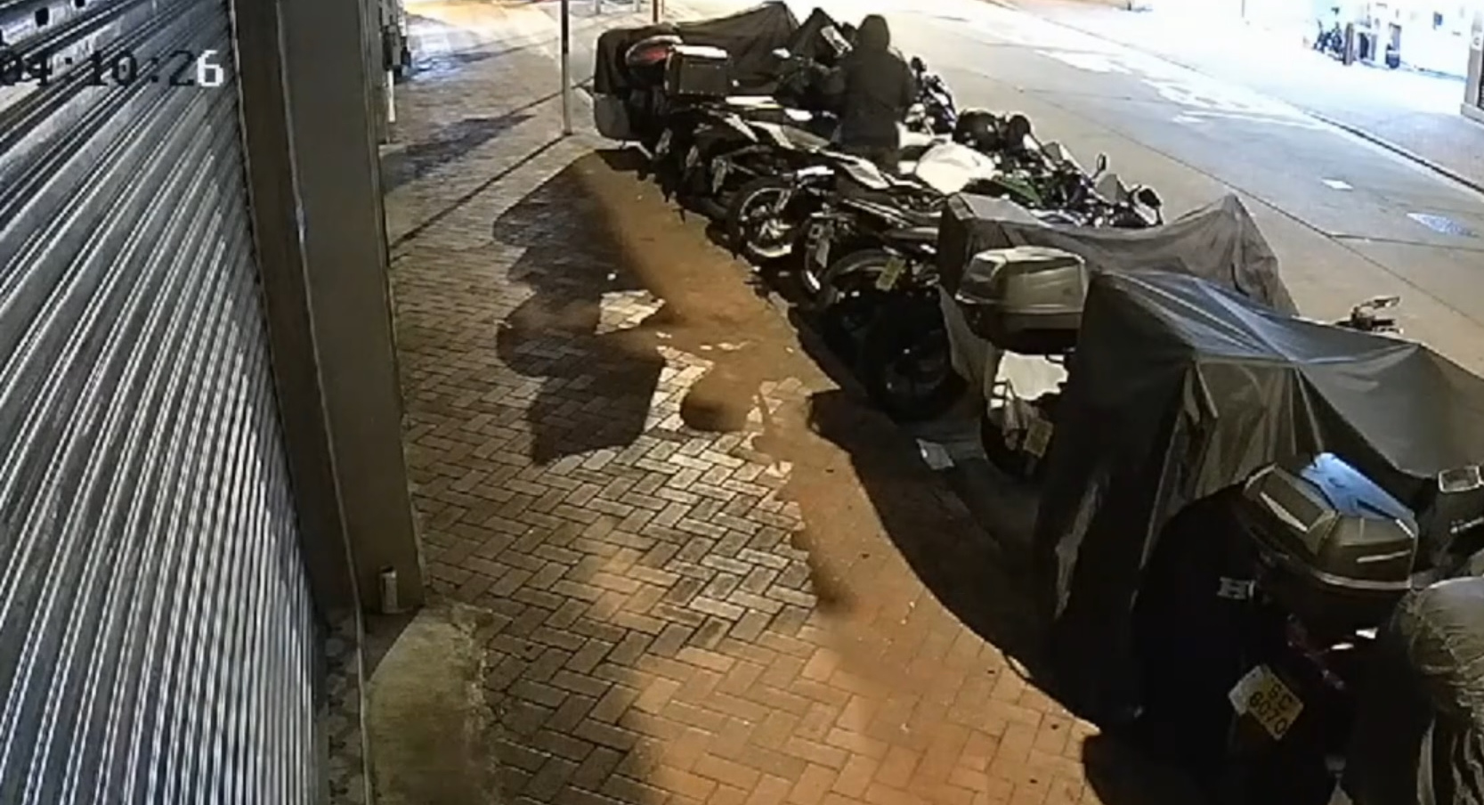 8000元頭盔旺角被偷 車主發文冀車友「幫幫眼」