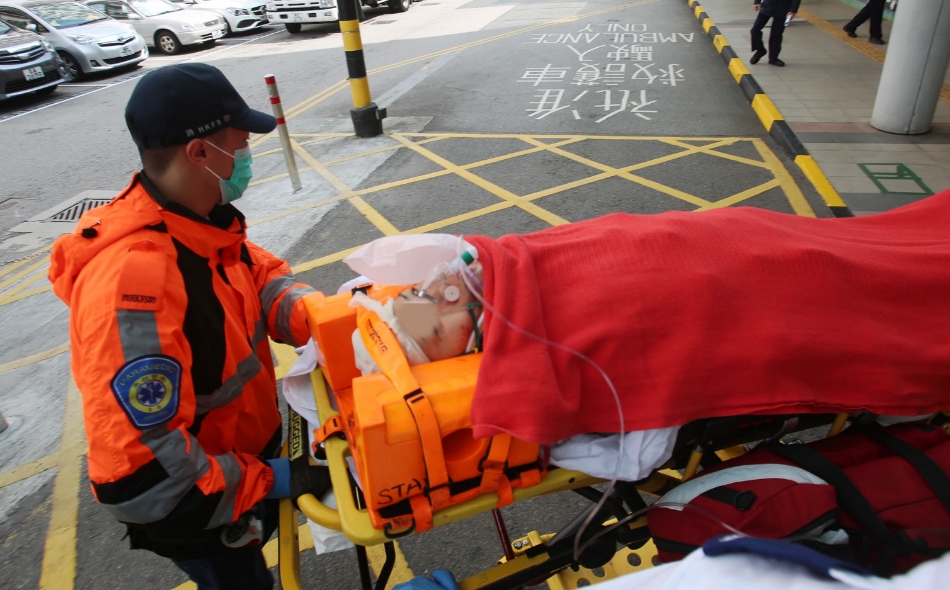 青衣婦人行山失足墮山澗 頭部受傷送院