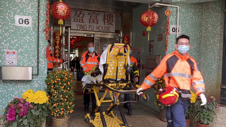 牛頭角盈富樓六旬女子因財困燒炭自殺 友人發現報警