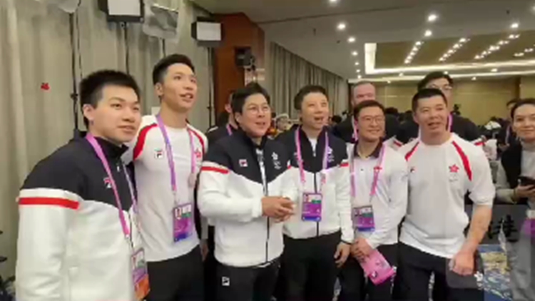 有片｜霍啟剛攜香港冰雪運動健兒祝大家元宵節快樂！