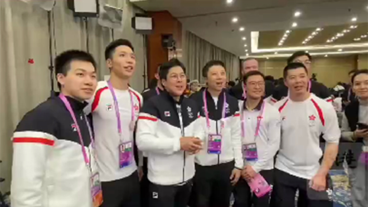 有片｜霍啟剛攜香港冰雪運動健兒祝大家元宵節快樂！