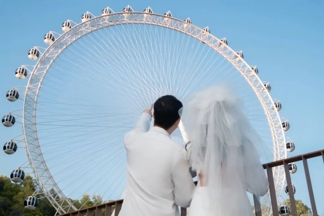 深圳：摩天輪下見證愛情！龍崗民政公園浪漫「證婚」