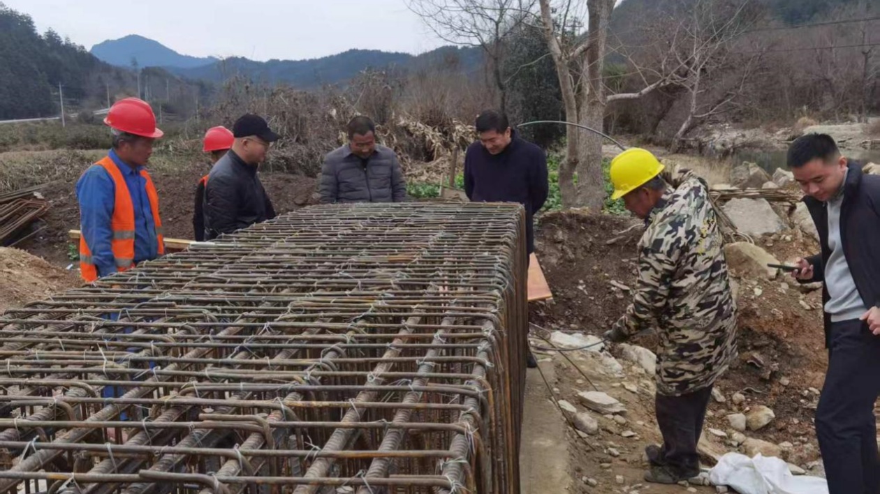 皖黃山市農村公路管服中心：守牢「安全線」 項目「加速跑」