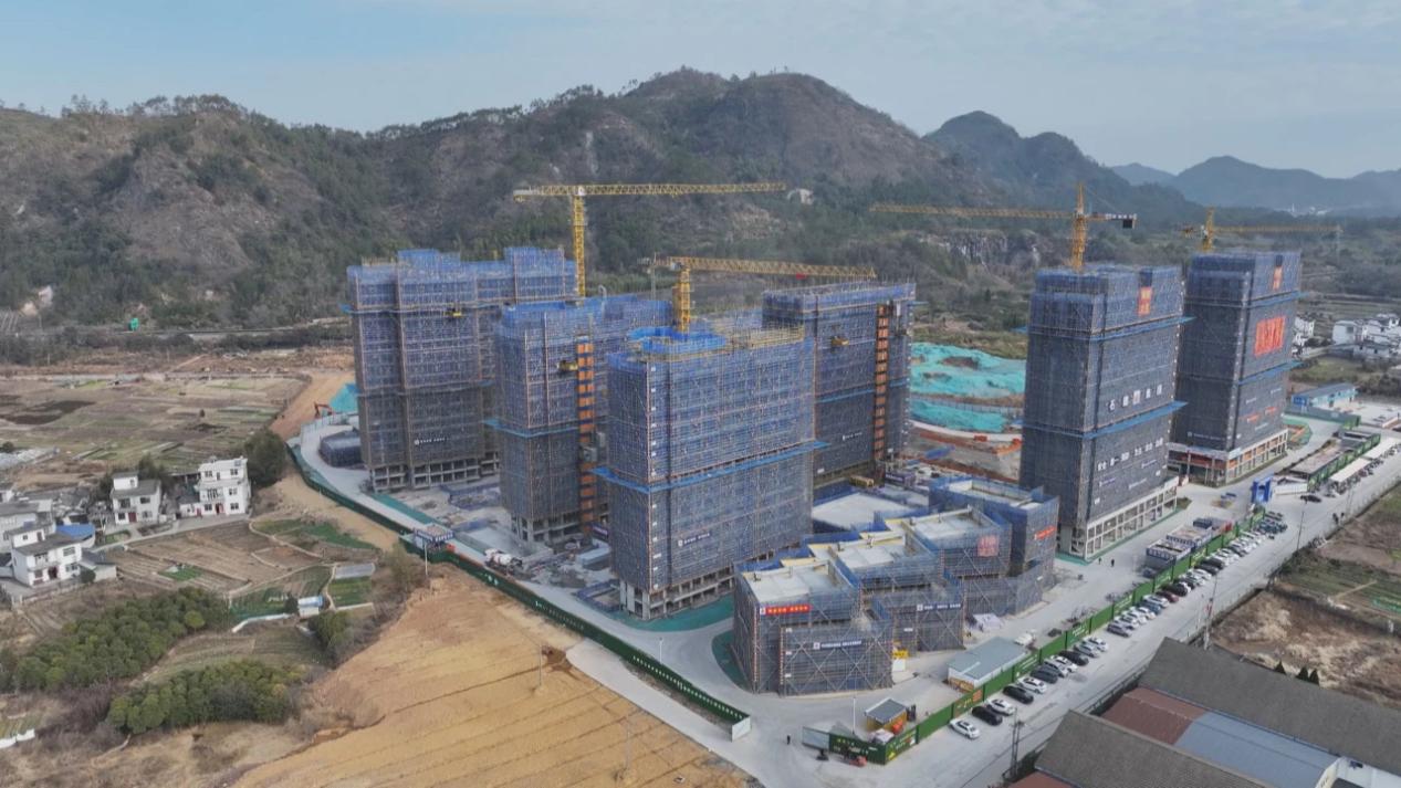 皖屯溪區：攀高向新滿眼春  「項」上拔節振雄風