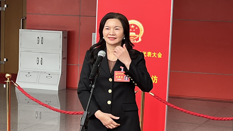 深圳市人大代表梁燕英：希望有更多智能產品賦能養老服務