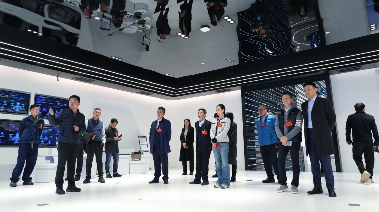 成都兩會進行時 港澳委員積極建言獻策