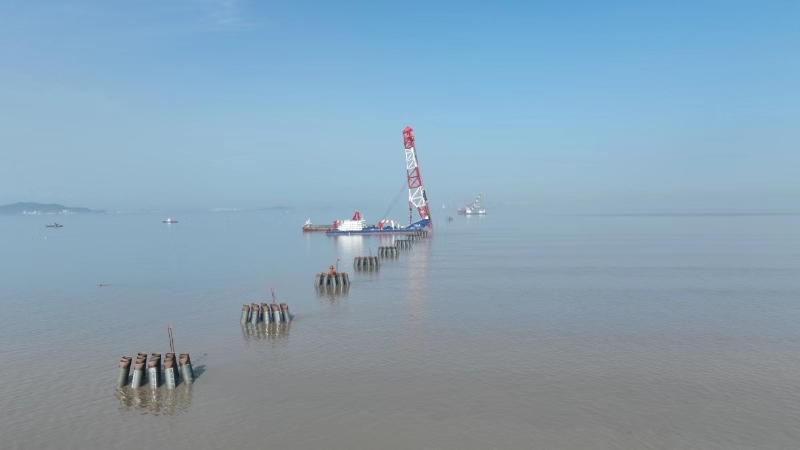 滄海試鋒芒 全球最大打樁船首戰告捷